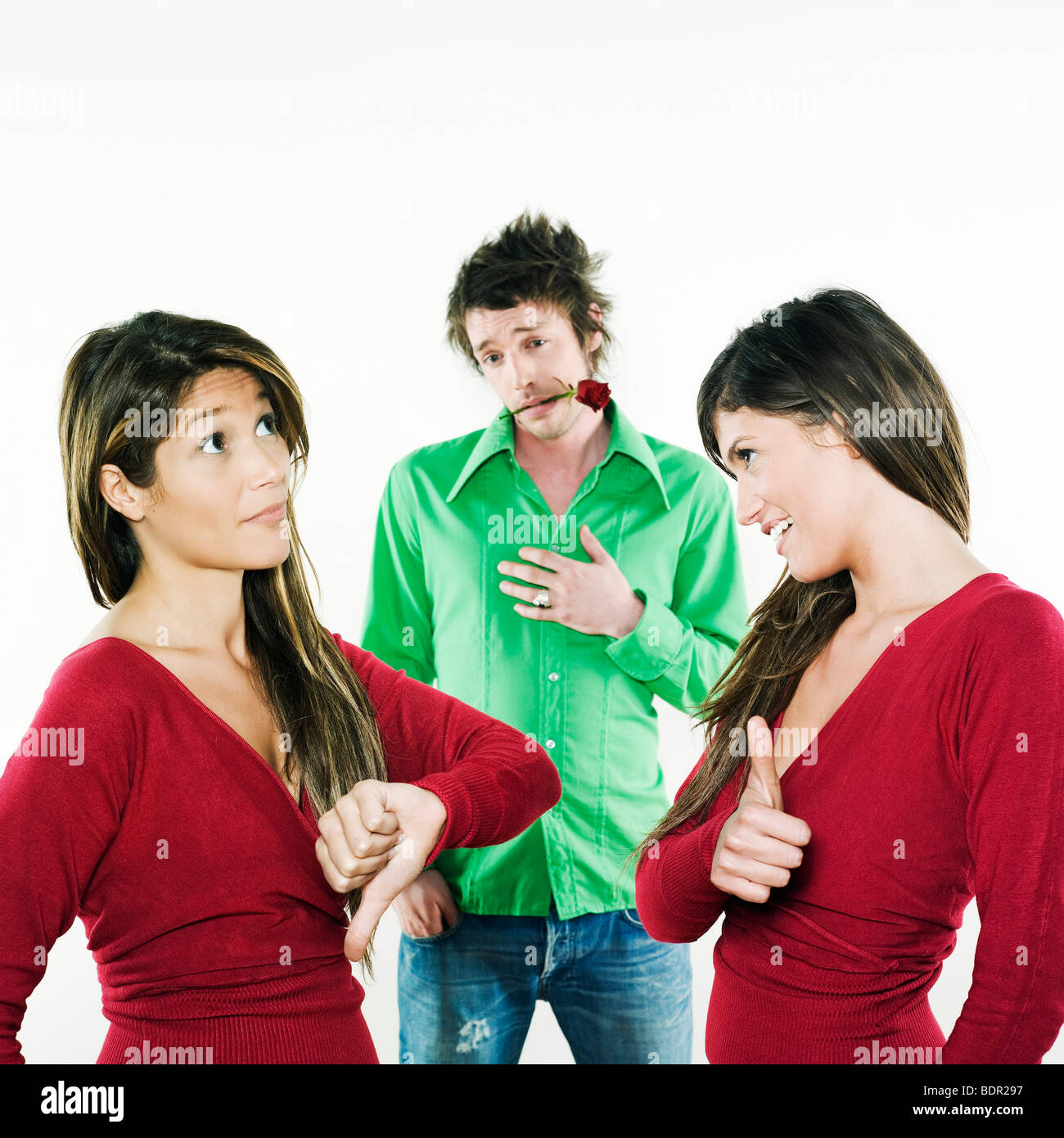 Мужчина и две женщины. Программа девушки выбирают парня. Парень и девушка. Девушка выбирает парня. Анекдоты про нижнее белье.