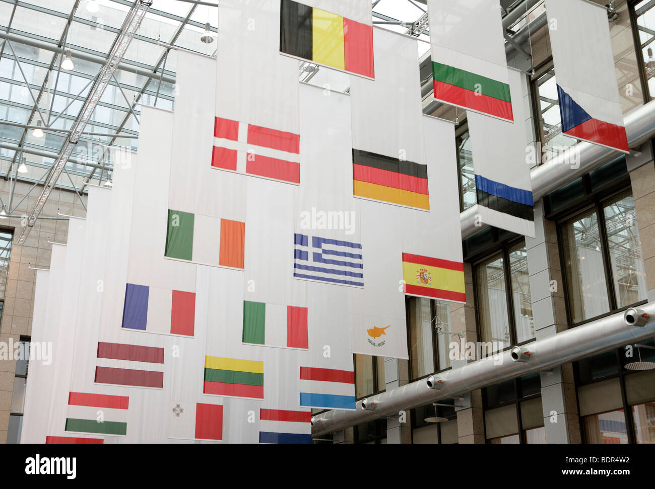 Flaggen im Eingangsbereich des Ratssekretariat , Justus Lipsius Haus . Bruessel , Stock Photo
