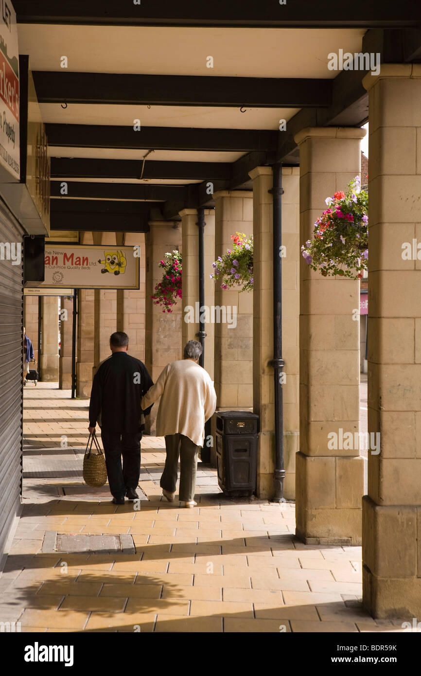 UK, Derbyshire, Chesterfield, Knifesmithgate, Victoria Centre, shoppers in covered arcade Stock Photo