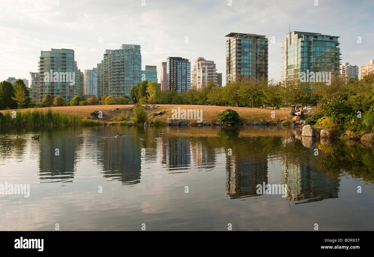 https://c8.alamy.com/comp/BDR837/view-of-buildings-in-vancouvers-west-end-seen-across-pond-near-entrance-BDR837.jpg
