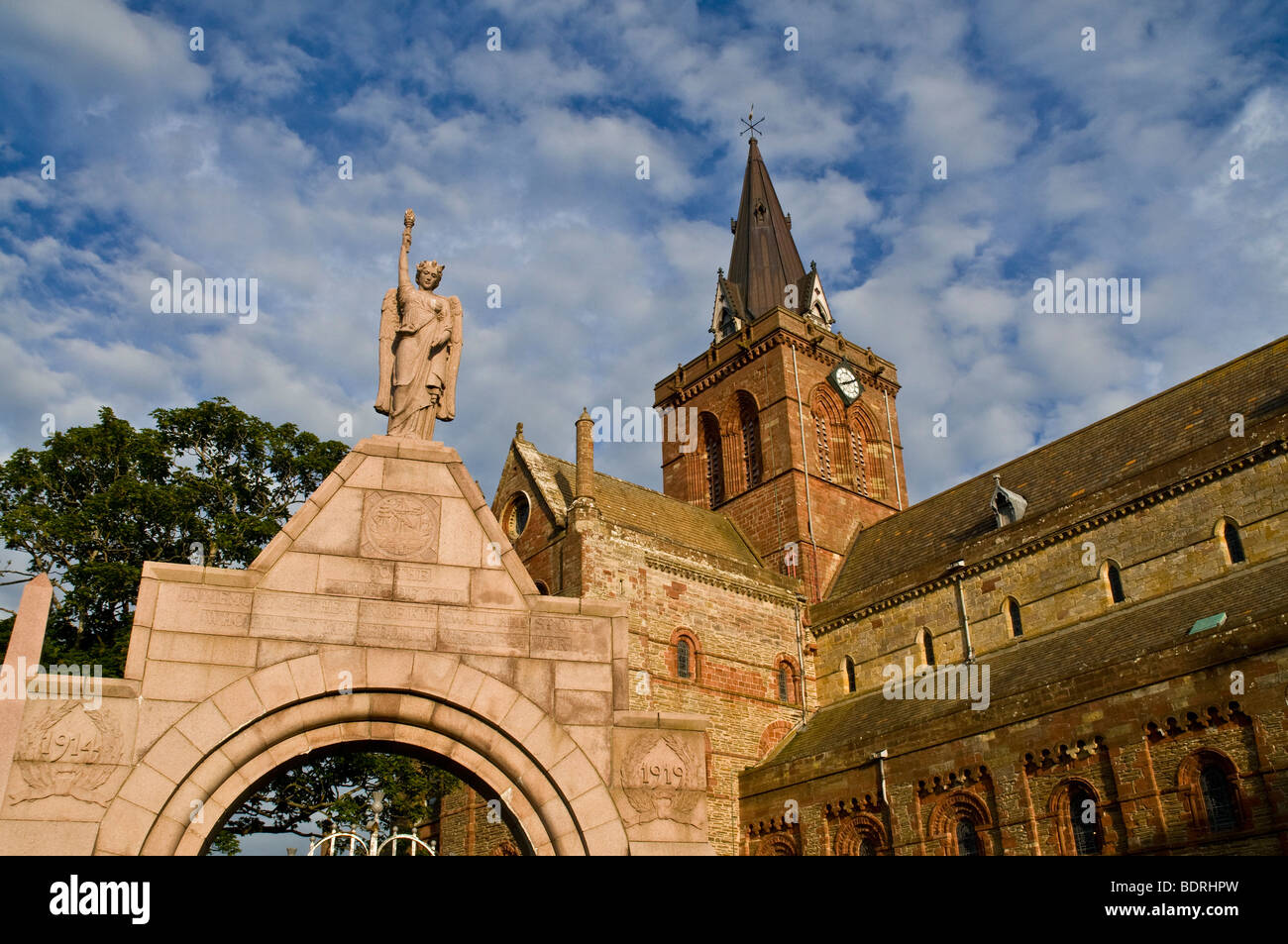 dh St Magnus cathedral KIRKWALL ORKNEY Kirkwall war memorial and cathedral clocktower Stock Photo