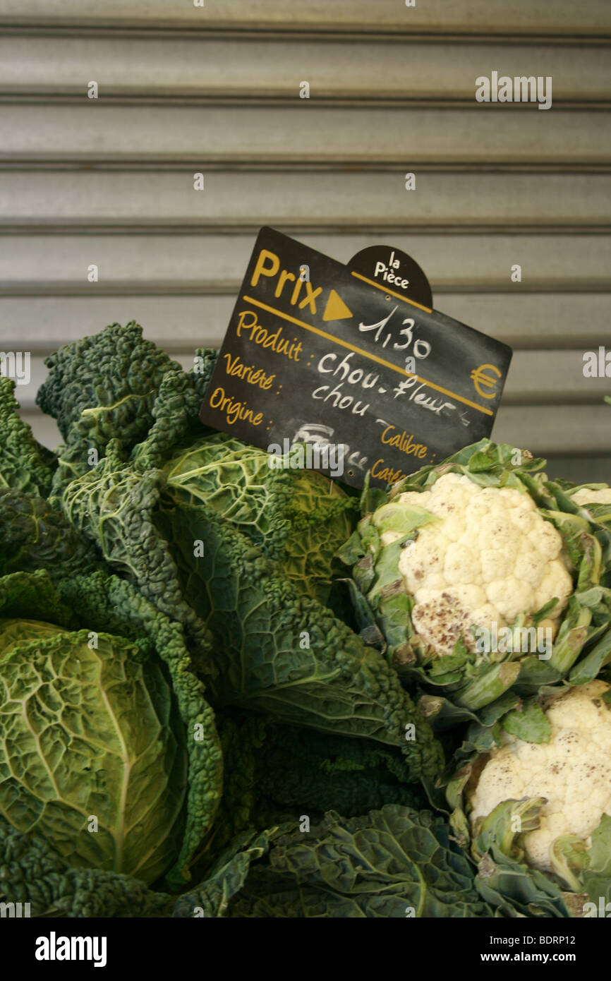 Cabbages and cauliflowers sold at the weekly market in Lectoure, Gers Stock Photo