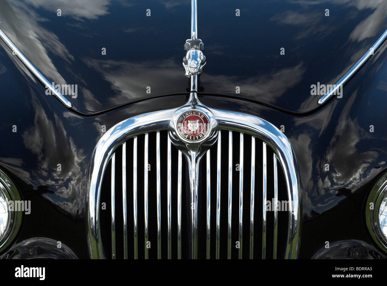 A 1964 3.4 litre Jaguar S Type - grill, badge and bonnet furniture Stock  Photo - Alamy