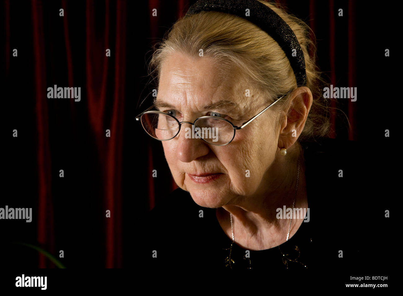 Mature elegant woman hi-res stock photography and images - Alamy