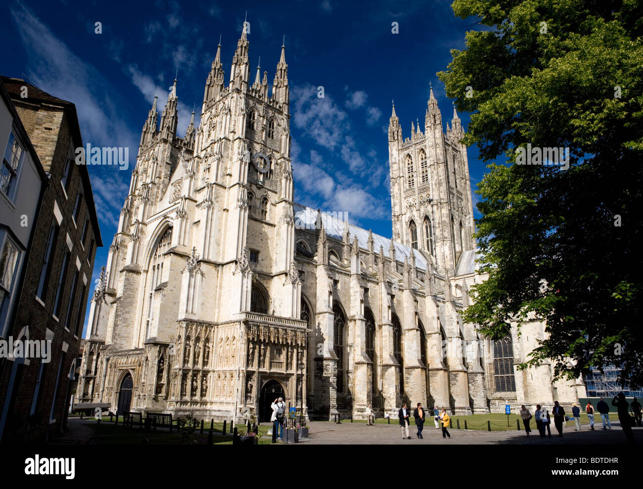 Canterbury cathedral cloisters hi res stock photography and images Alamy