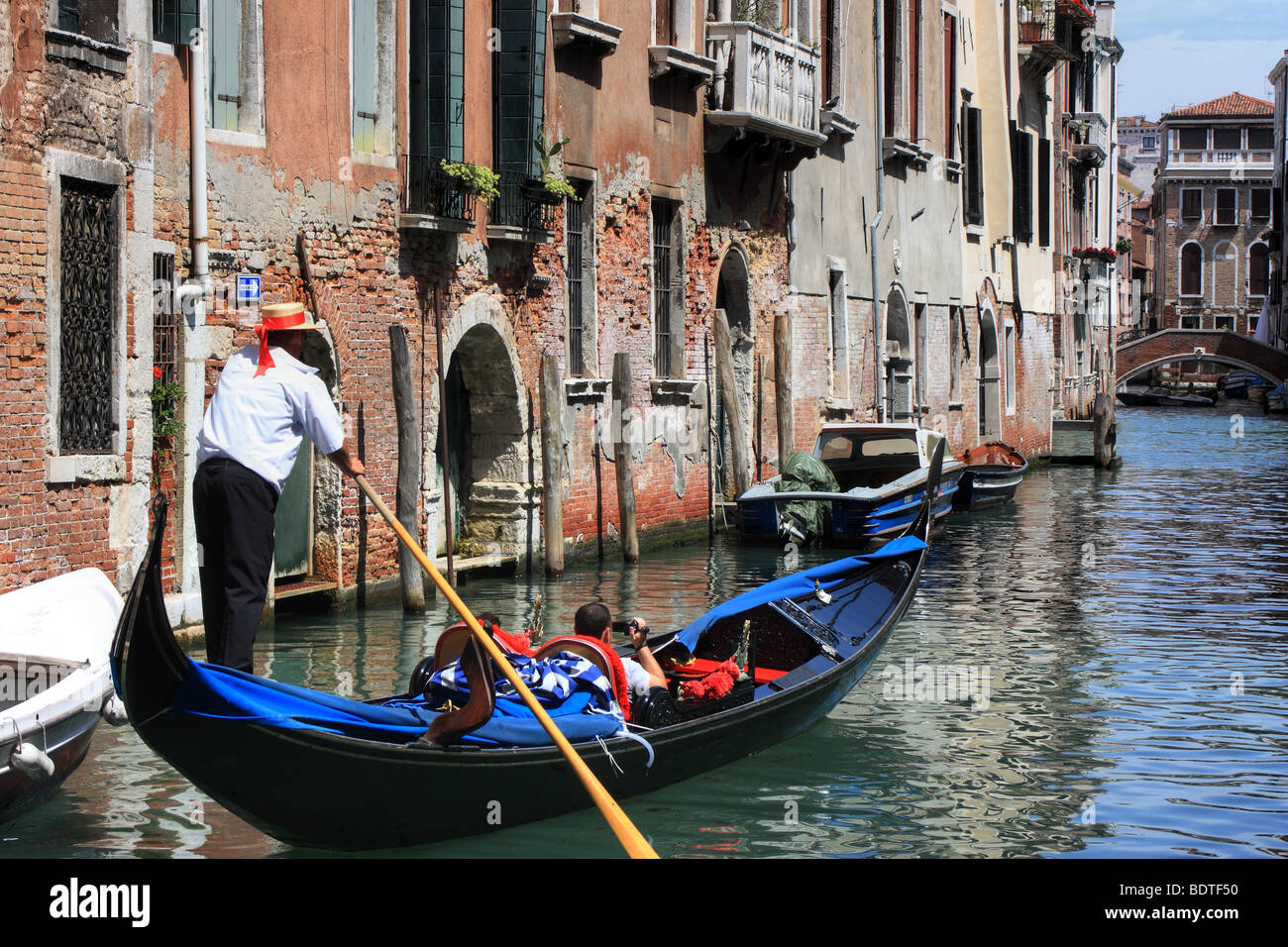 Gondola ride venice couple hires stock photography and images Alamy