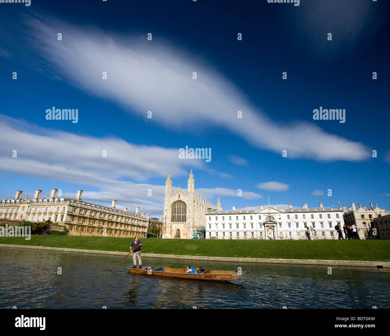 Punt boat with tourists on the river Cam at the Kings college in Cambridge, Cambridgeshire, UK. Stock Photo