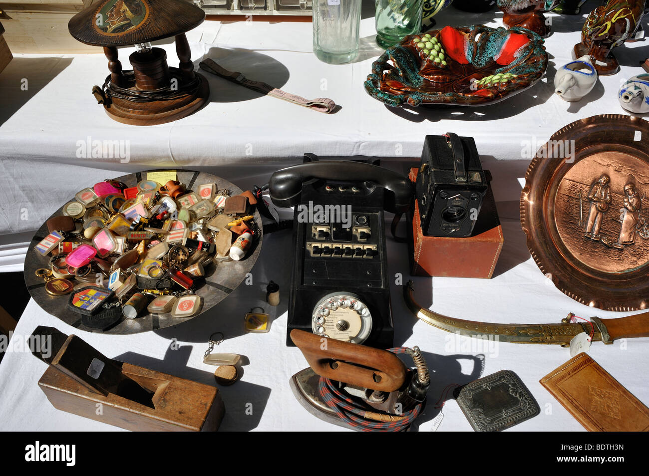 Antiques display hi-res stock photography and images - Alamy