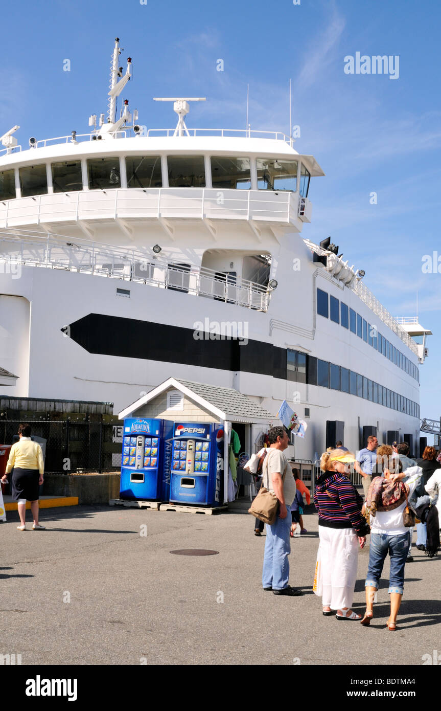Ferry marthas vineyard woods hole hires stock photography and images