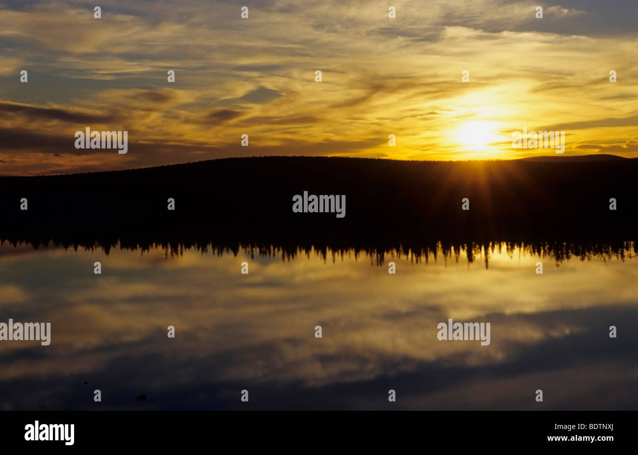 sonnenuntergang am muddusjaure see, lake, muddus np, norrbotten, lapland, sunset at muddusjaure lake lapland, sweden, schweden Stock Photo