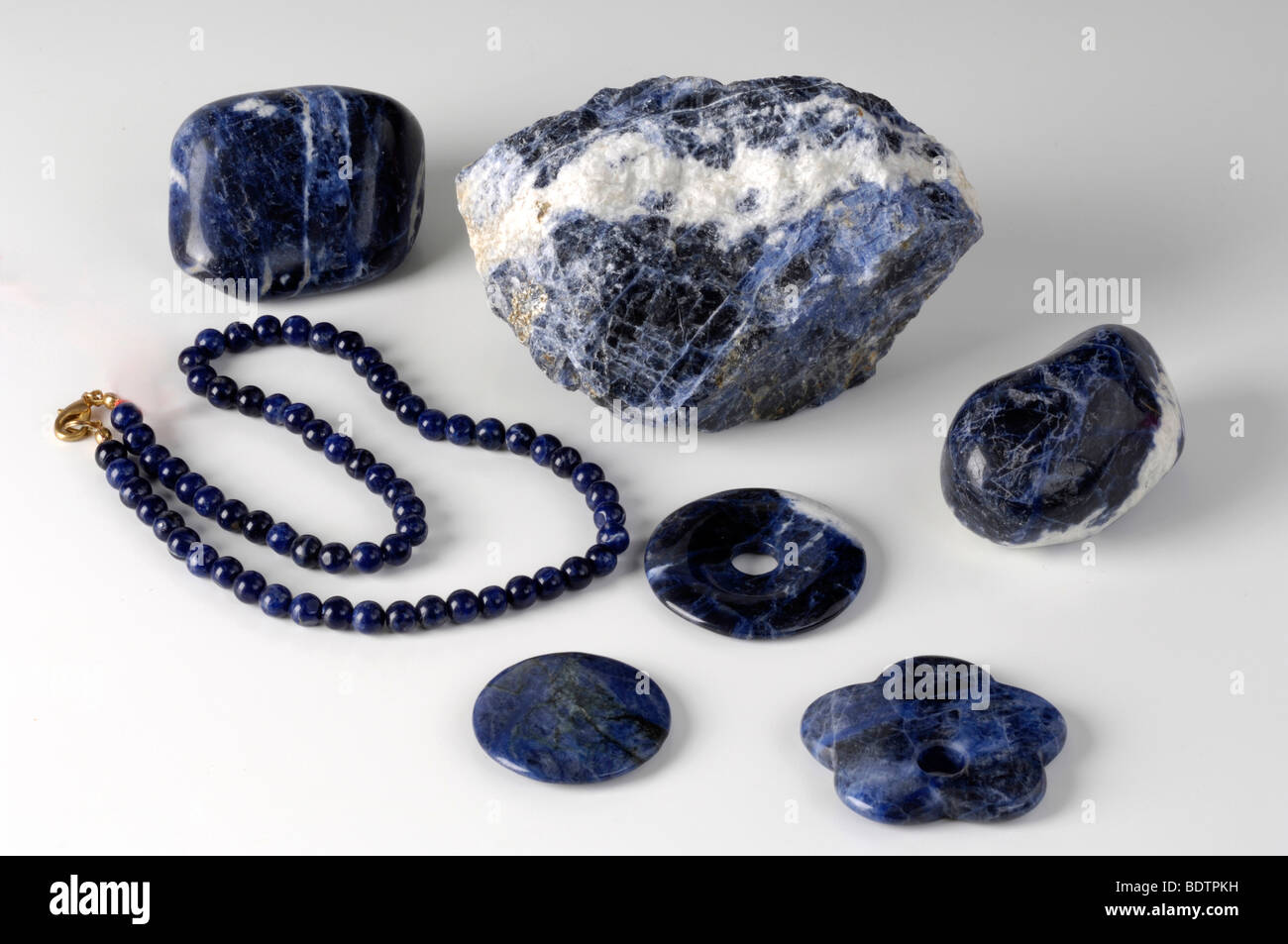 Sodalite, Sodalith, Heilsteine, Steine, innen, Studio, indoor, Freisteller, cut out, Objekt, object, Esoterik Stock Photo