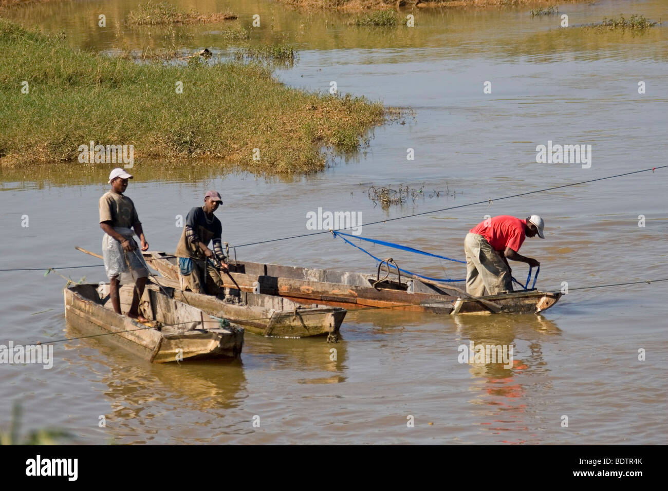 Flussarbeiter bei Antananarivo, Madagaskar, Afrika, river, worker, river workers, Madagascar, Africa Stock Photo