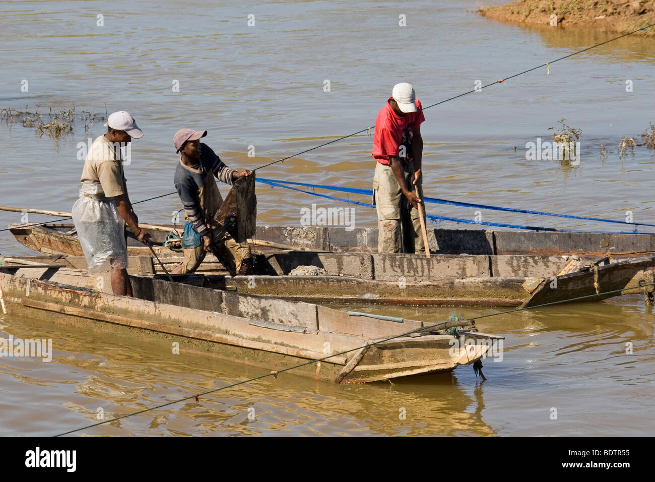Flussarbeiter bei Antananarivo, Madagaskar, Afrika, river, worker, river workers, Madagascar, Africa Stock Photo