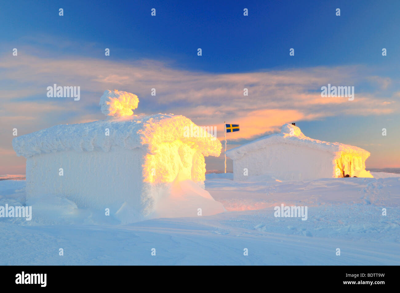 snowbound huts on mount dundret in swedish lapland Stock Photo