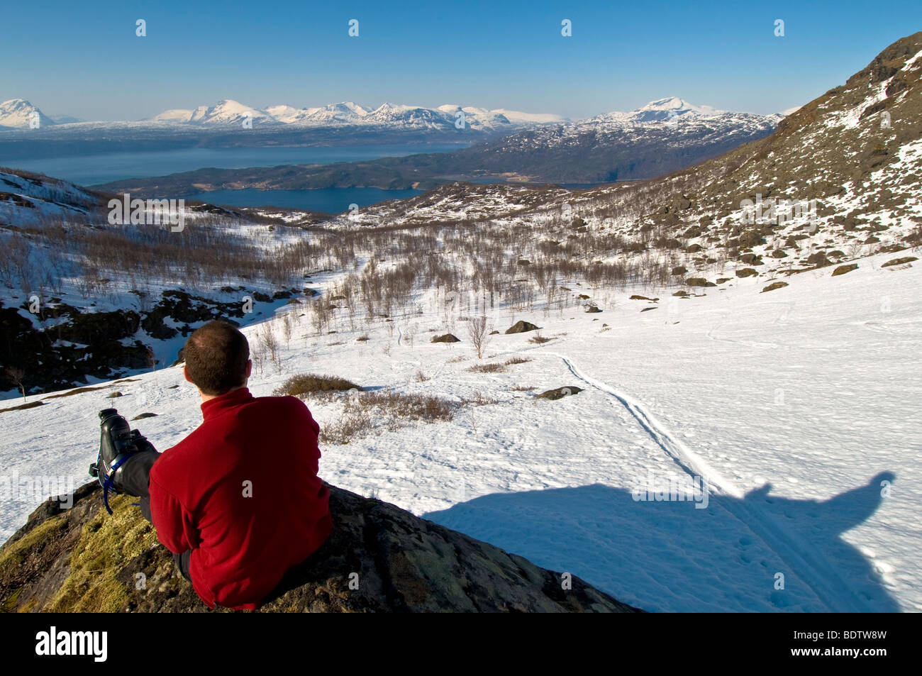 skitourengeher bei einer rast, ofotfjorden, narvik, nordland, norwegen, break by ski touring, norway Stock Photo