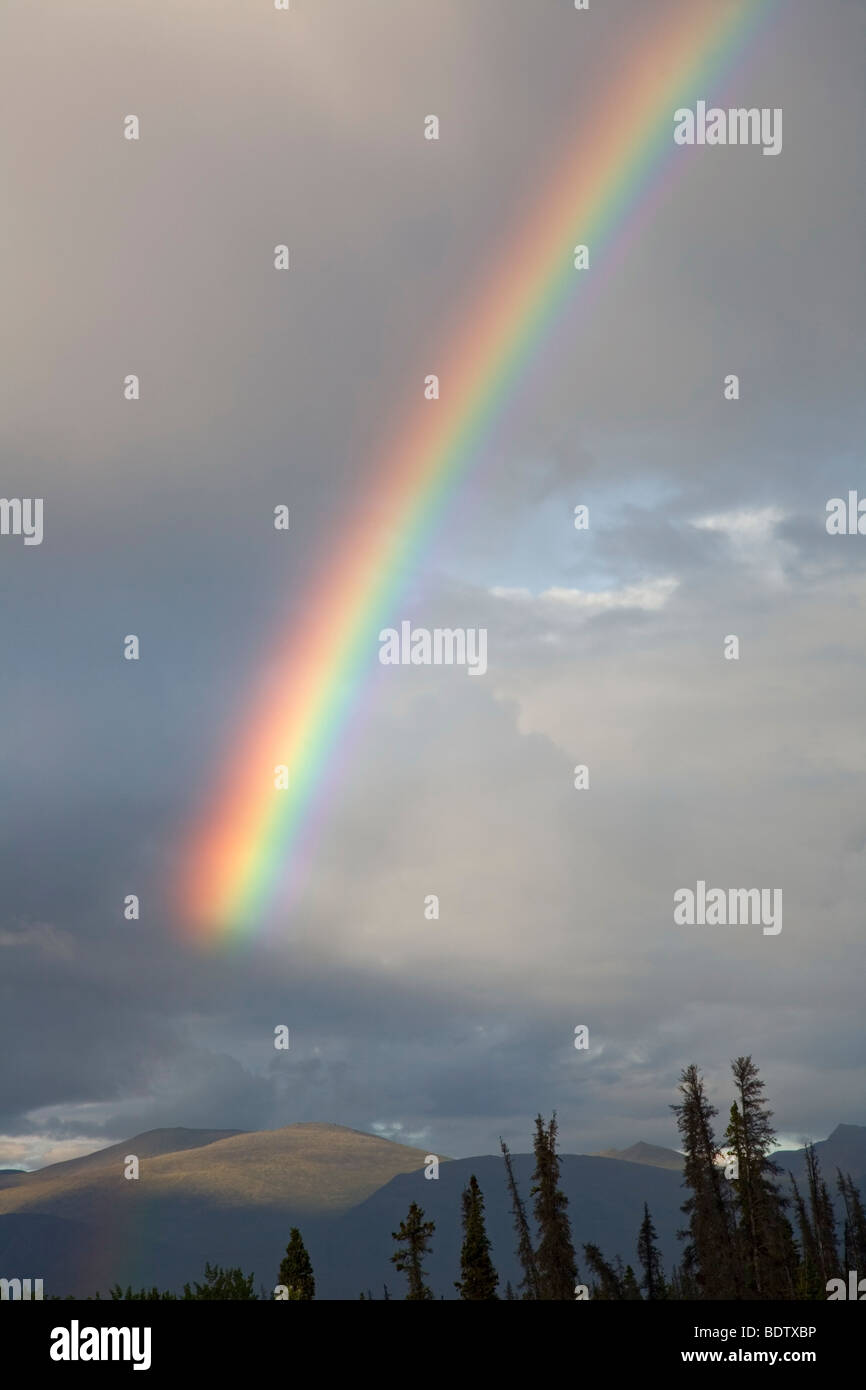 Regenbogen & Kluane-Bergkette / Rainbow & Kluane-Range / Kluane-Nationalpark - Kanada Stock Photo
