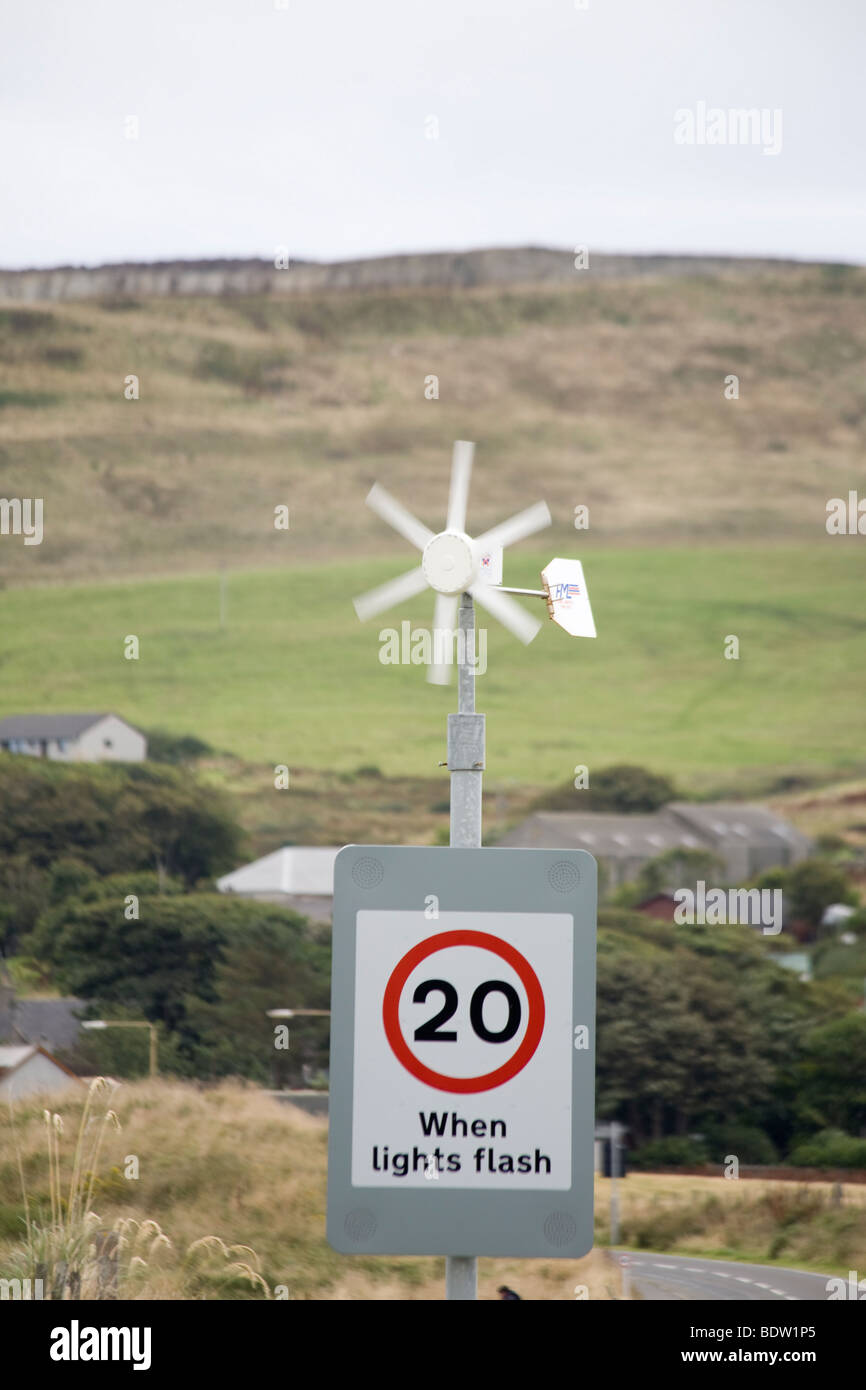 windrad auf einem verkehrsschild, wind wheel on a traffic sign, mainland, orkney islands, scotland Stock Photo