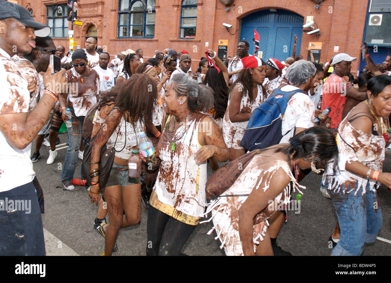 Girls dancing notting hill carnival hi-res stock photography and images ...