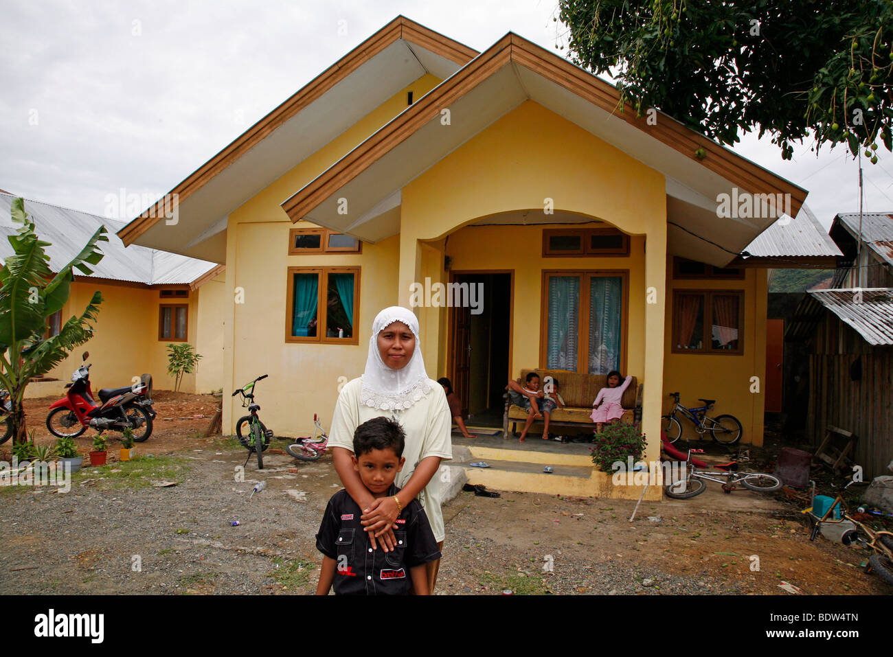 Indonesia The House Of Fitriah In Rima Jeuna With Her Nephew Amalul 8 Banda Aceh Aceh Two Years After The Tsunami Stock Photo Alamy
