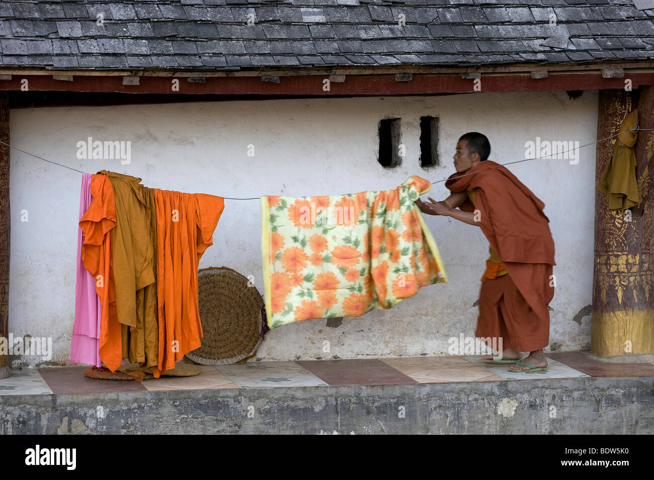 Buddhism buddhist china monk hi-res stock photography and images - Alamy