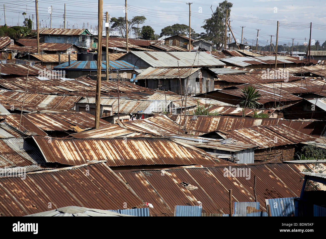 KENYA Rooftops of Kibera, a Nairobi slum. Photo by Sean Sprague 2007 Stock Photo