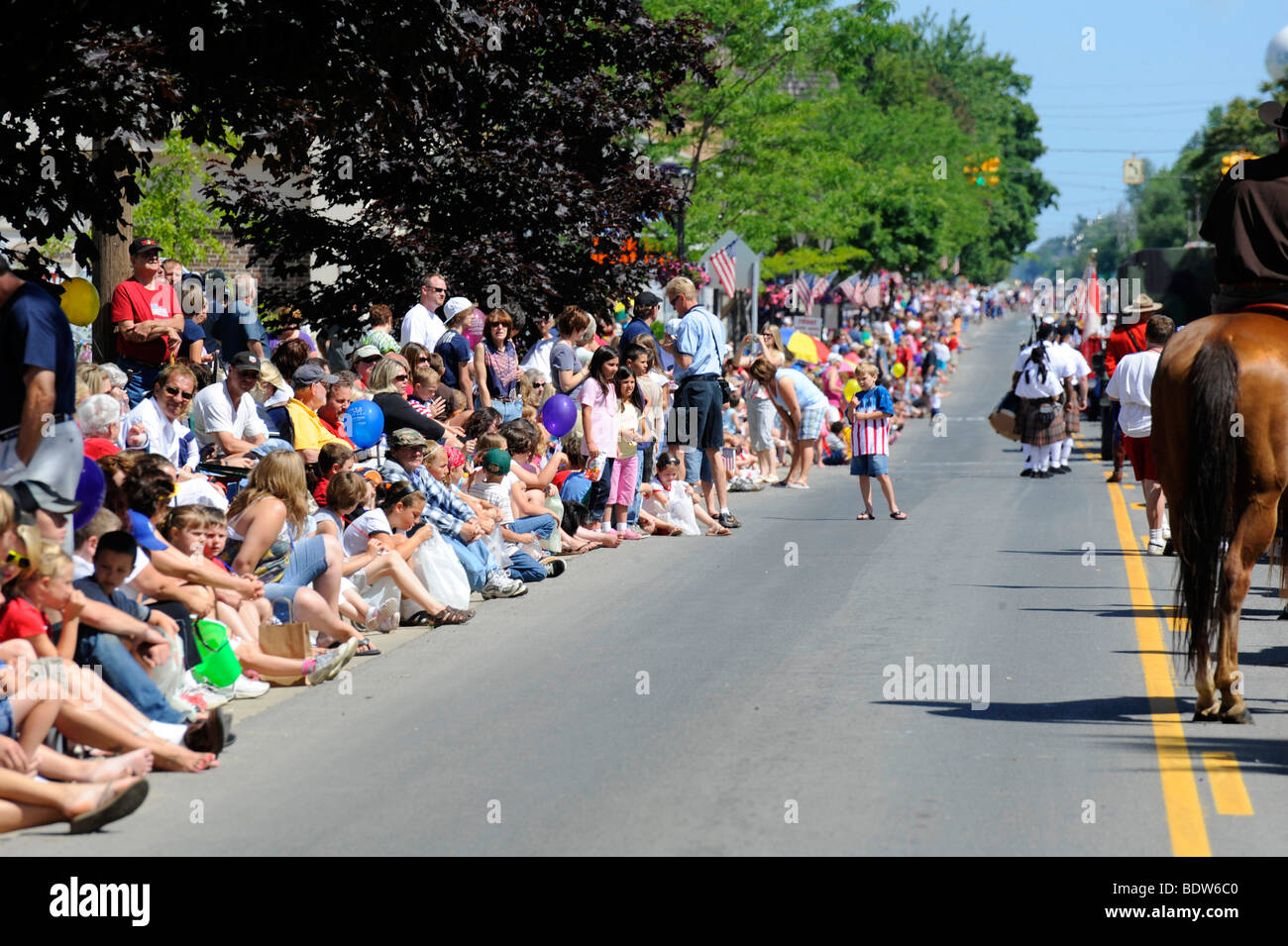 Crowd Lines Street Watching Patriotic Parade Stock Photo Alamy