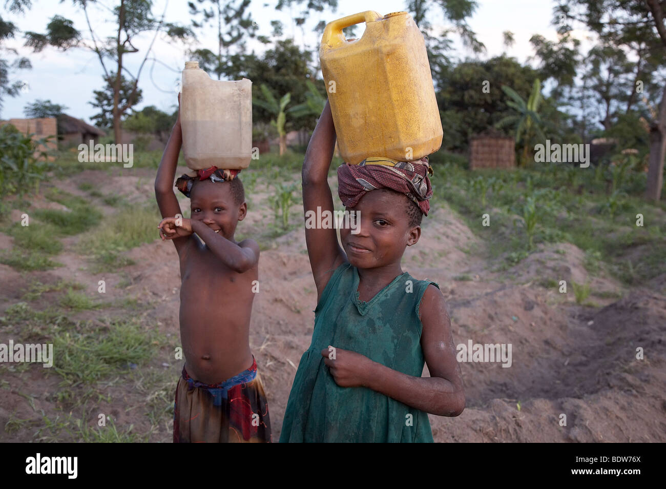 TANZANIA Girls carrying buckets of water. Kalabezo. Photo by Sean Sprague 2007 Stock Photo