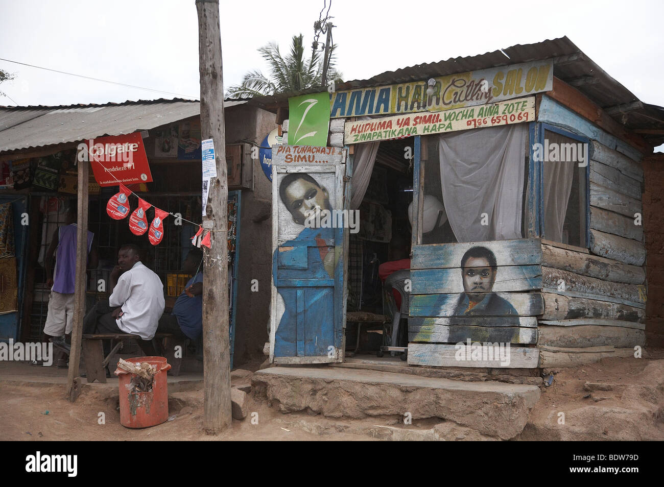 TANZANIA Small shop, Mabatini, Mwanza. Photo by Sean Sprague 2007 Stock Photo