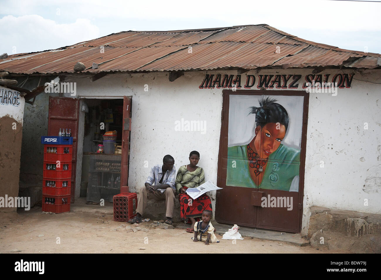 TANZANIA Small shop, Mabatini, Mwanza. Photo by Sean Sprague 2007 Stock Photo
