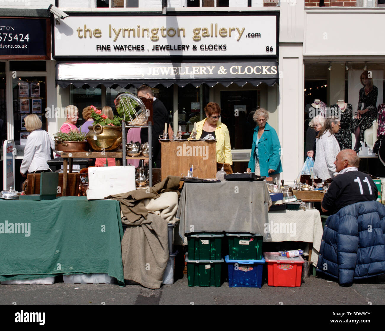 Lymington shopping street hires stock photography and images Alamy
