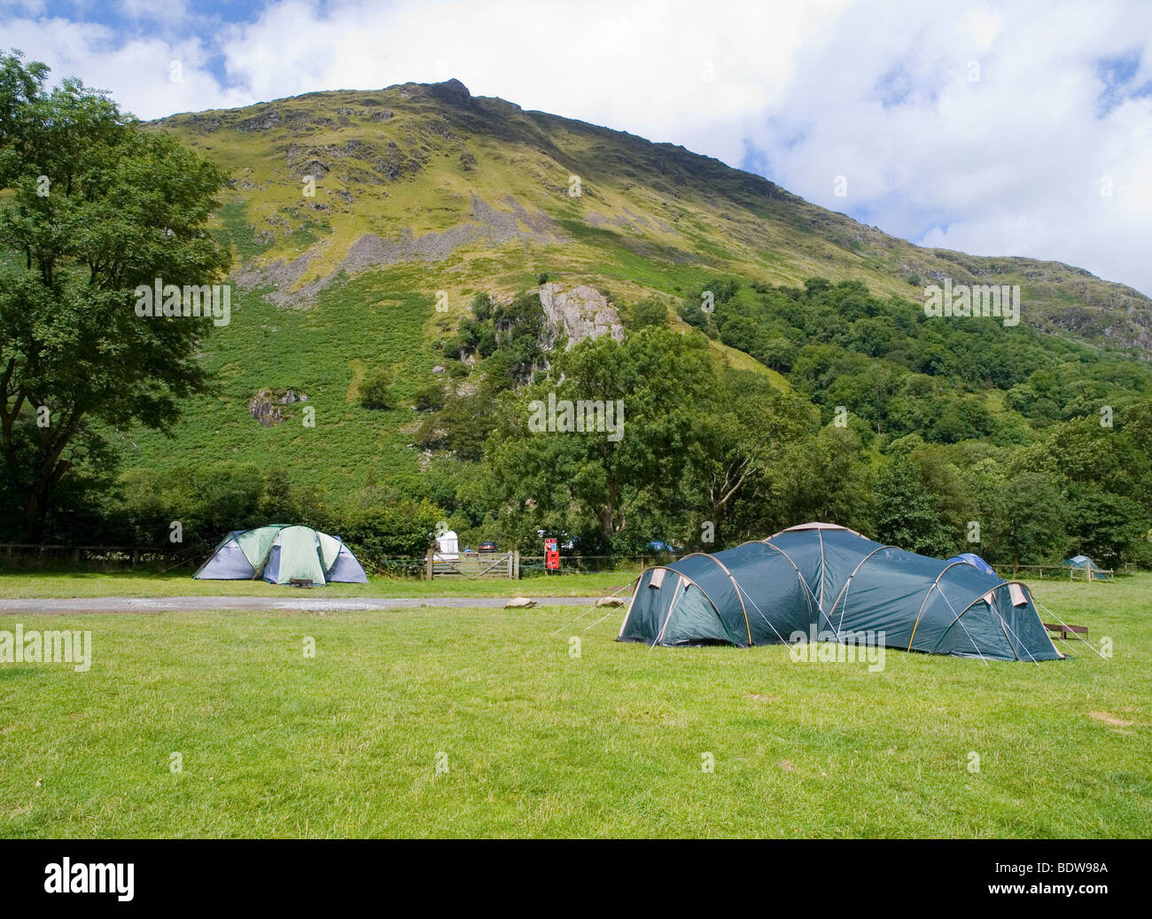 Tents at Llyn Gwynnant Campsite in the Nant Gwynant valley, Gwynedd Snowdonia North Wales UK Stock Photo