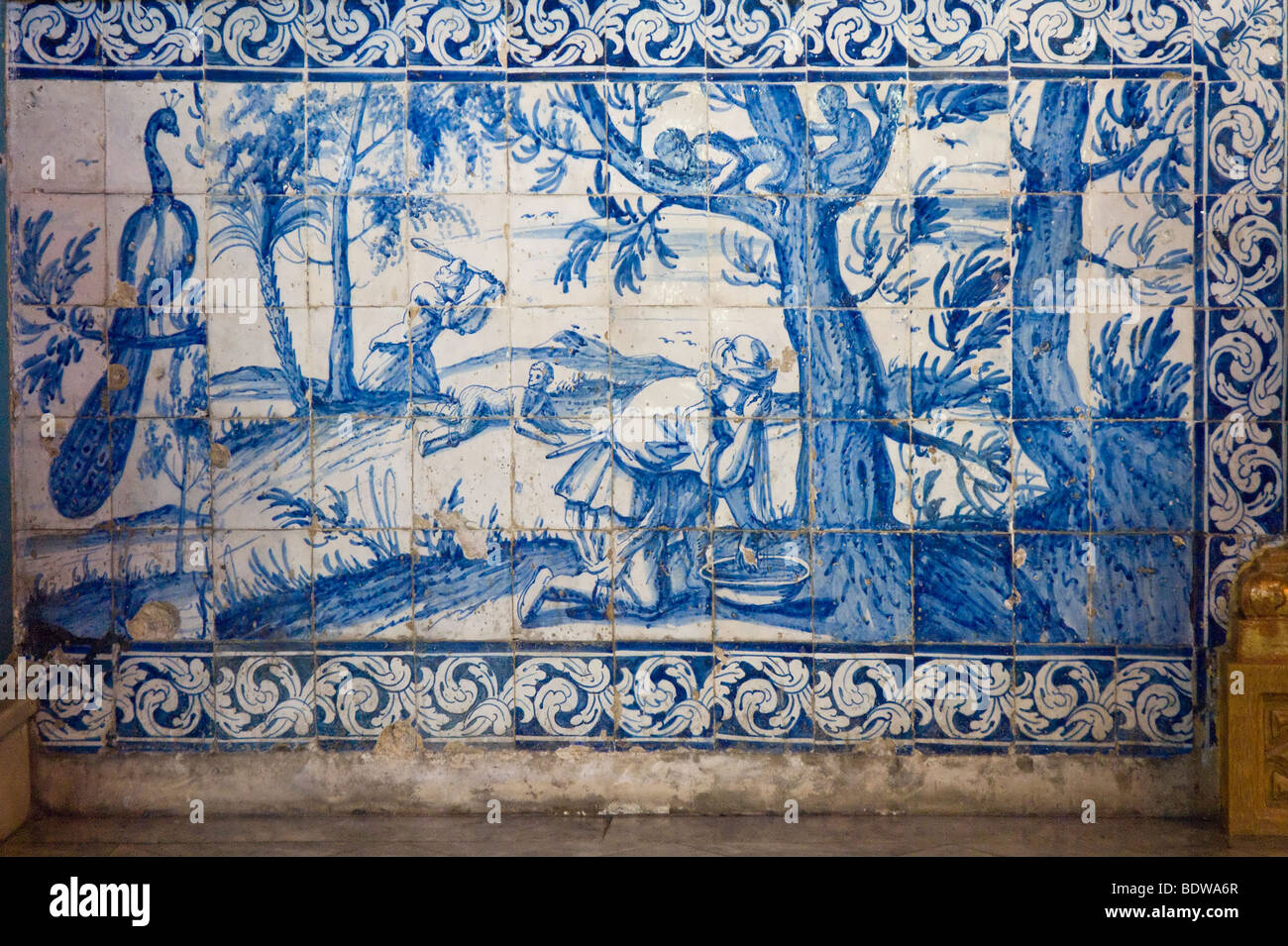 Azulejo Português Nas Escadas Da Catedral Foto de Stock - Imagem de  arquitetura, santo: 18767698