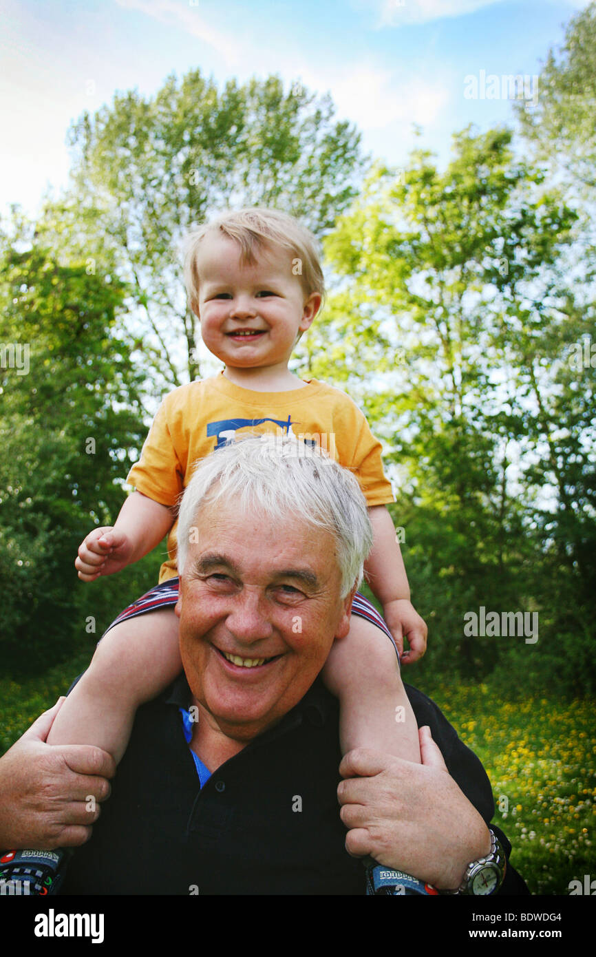 grandad giving grandson a shoulder ride Stock Photo - Alamy