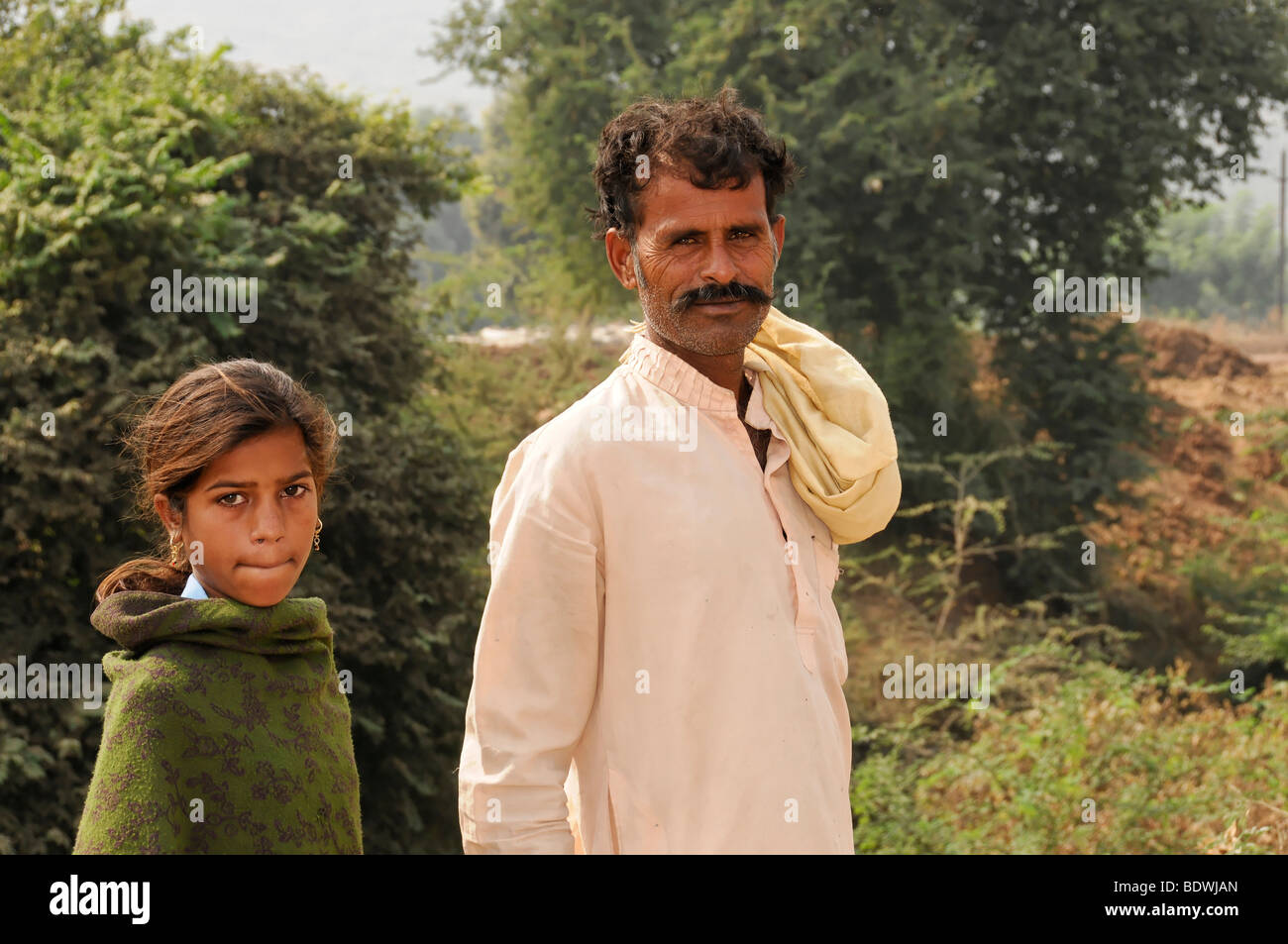 Indian people, father with daughter, near Kota, Rajasthan, northern India, Asia Stock Photo