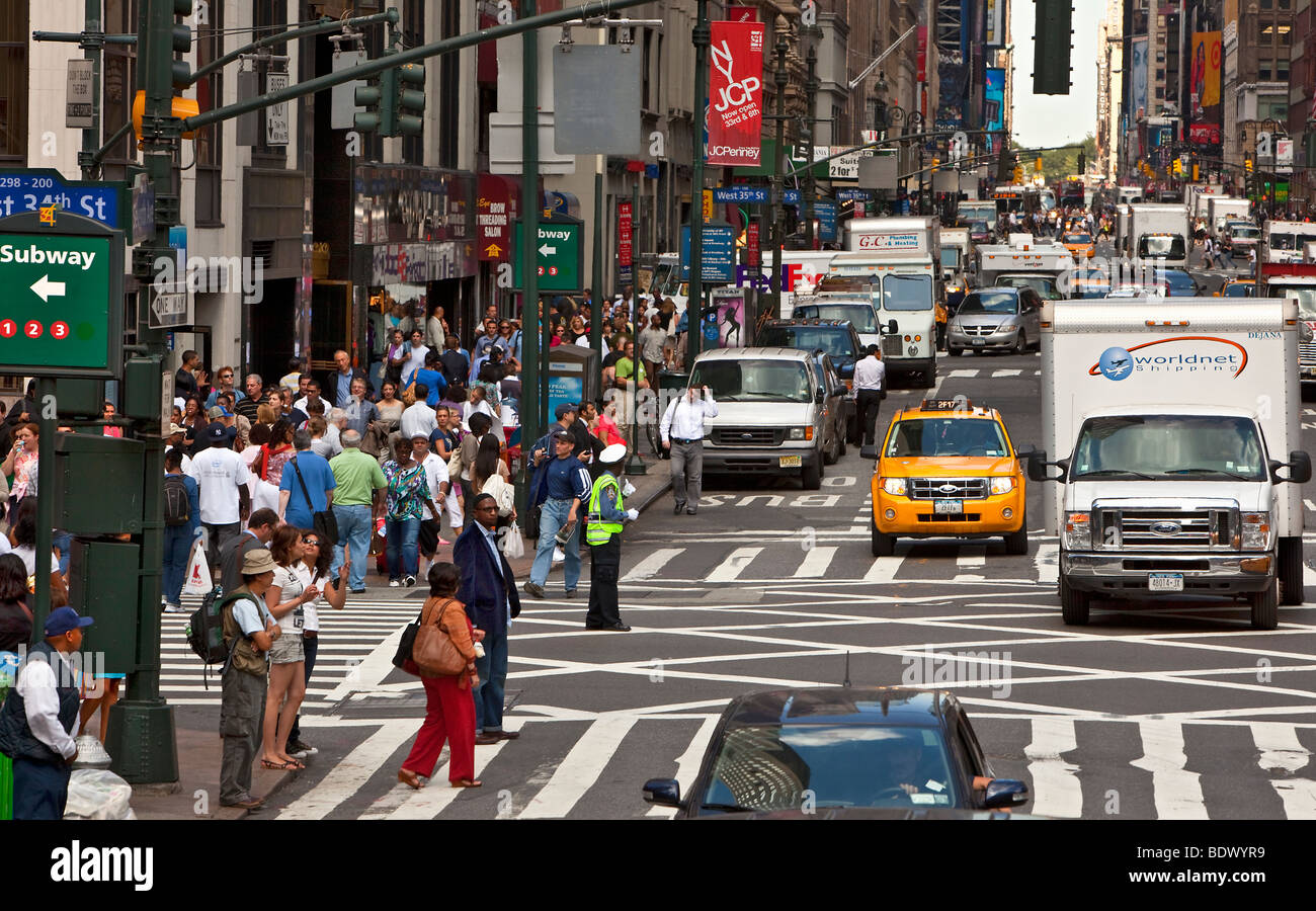 Midday on New York City Streets Stock Photo 25771517 Alamy