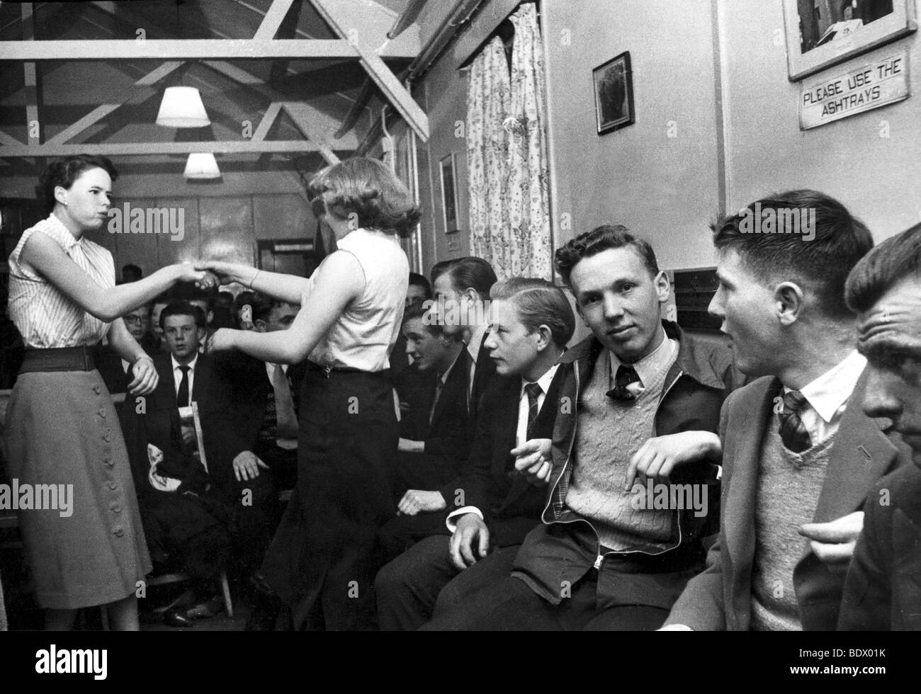 SOUTH LONDON teenage dance club in 1957 Stock Photo