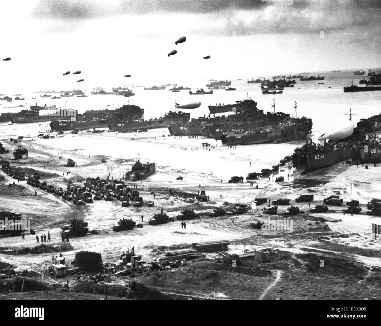6 JUNE 1944 - US Landing Ship Tanks (LSTs) , half-tracks and carriers on Utah Beach shortly after D-Day 1944 Stock Photo