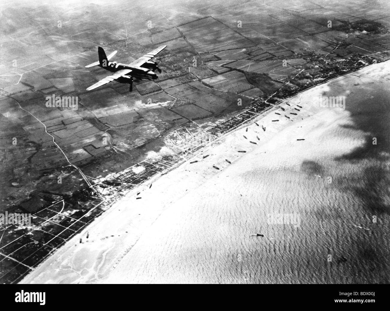 6 JUNE 1944 - American B-26 Marauder  returns to  UK base across the SWORD invasion beach on D-Day with  Lion-sur-Mer top right Stock Photo