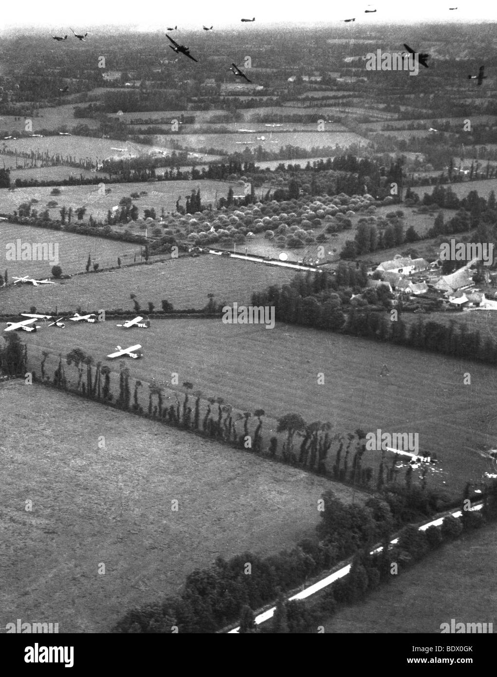 6 JUNE 1944 - US Dakotas turn for home after towing Horsa and Waco gliders to landing sites in the Cherbourg Peninsula Stock Photo