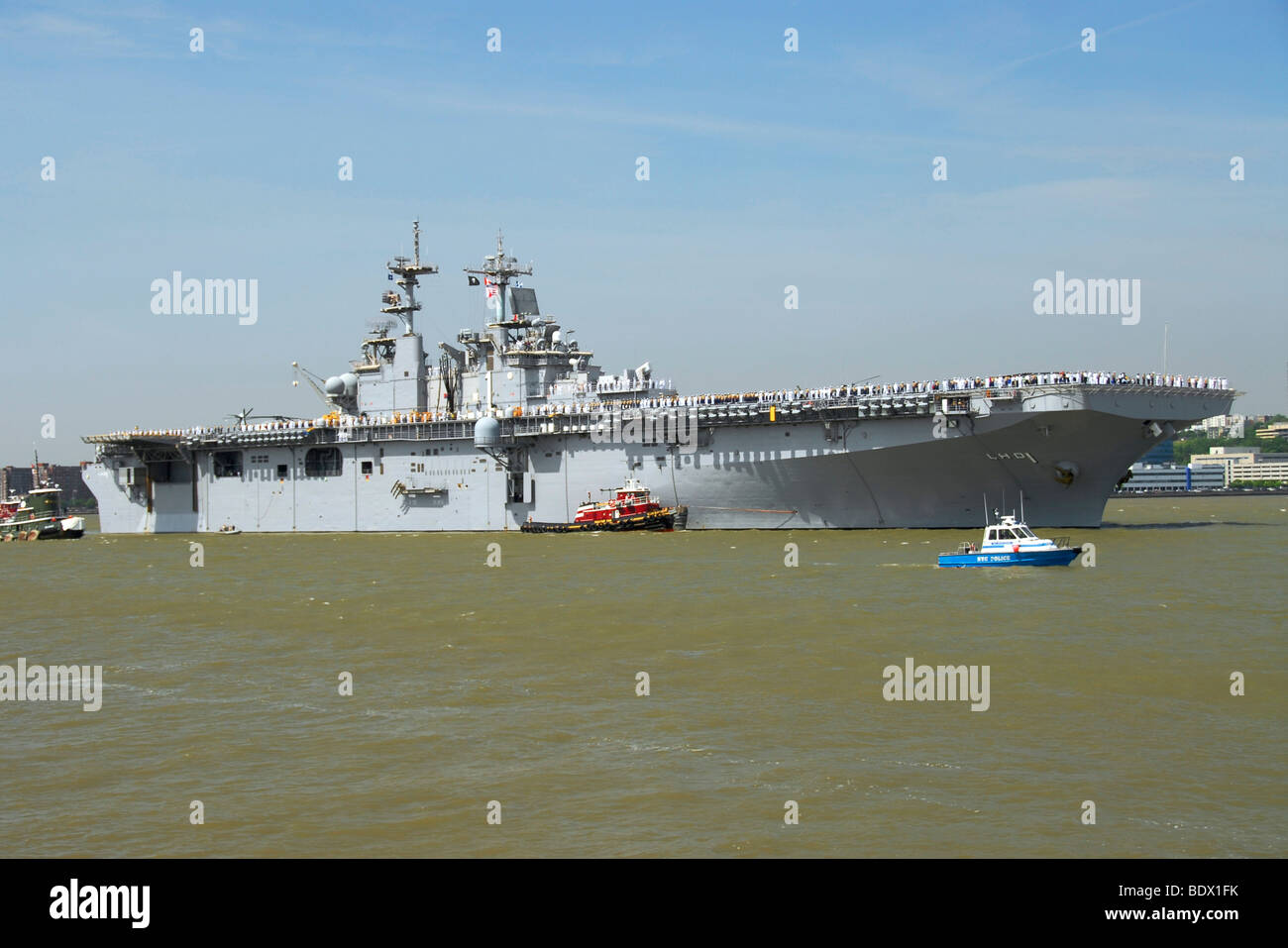 Aircraft carrier USS Wasp, LHD-1, arriving in the Hudson River, New York, USA Stock Photo