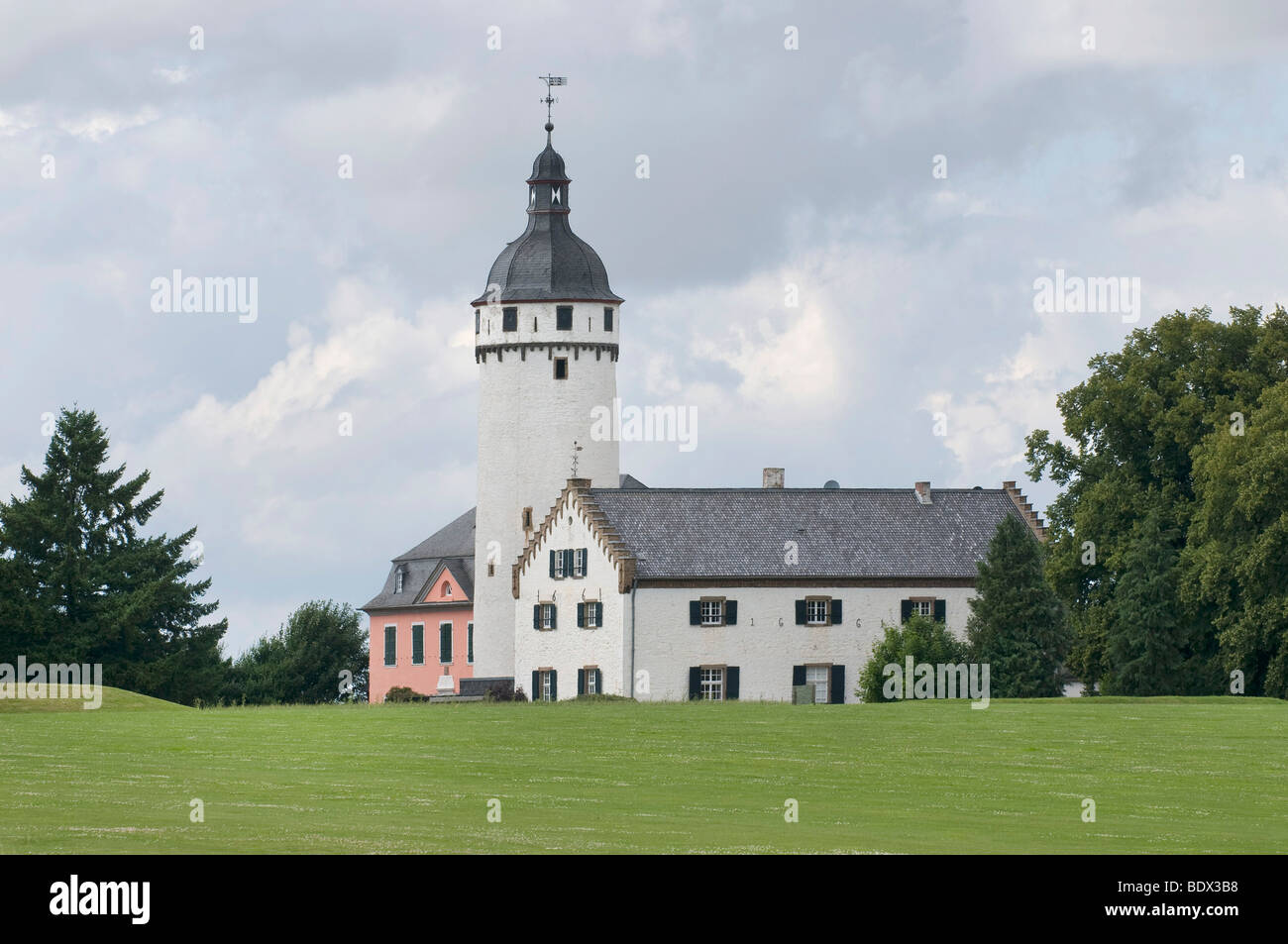 Golf course Burg Zievel castle, new mansion, keep and building from 1661, in the front golf turf, Mechernich, Rhineland-Palatin Stock Photo