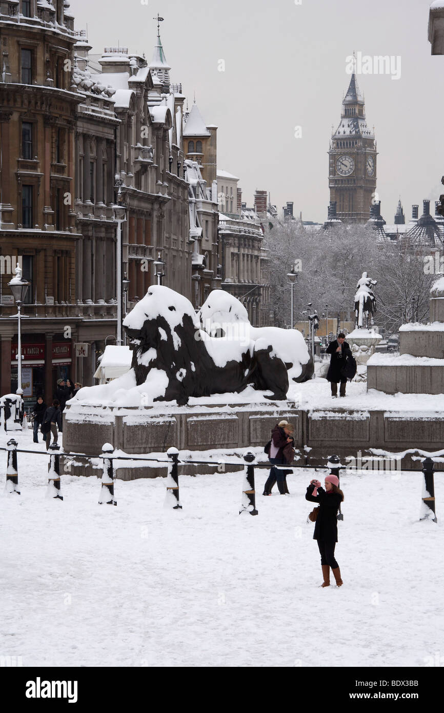 LONDON: TRAFALGAR SQUARE AND BIG BEN IN THE SNOW Stock Photo
