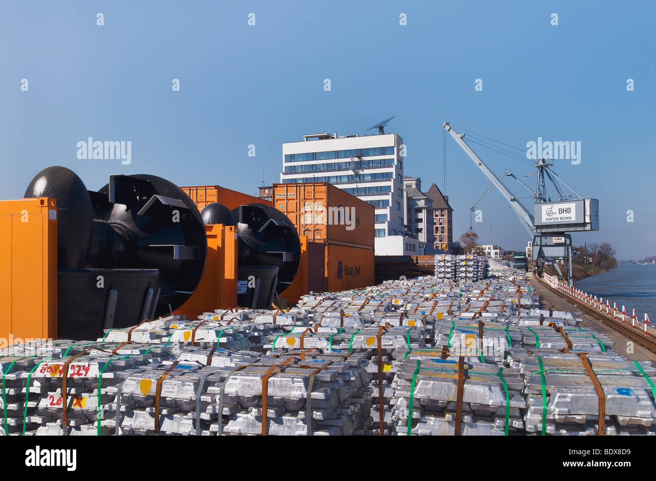 Port Bonn, conventional cargo handling, aluminum ingots on the quay, next to them turbines on flat containers, flats, in the ba Stock Photo