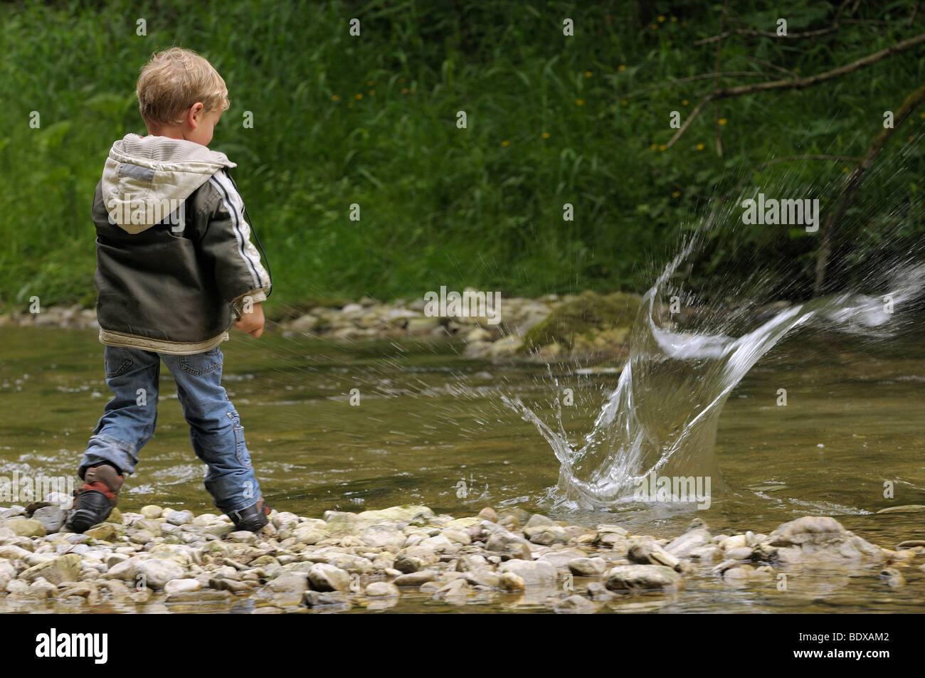 Throwing A Stone High Resolution Stock Photography and Images Alamy