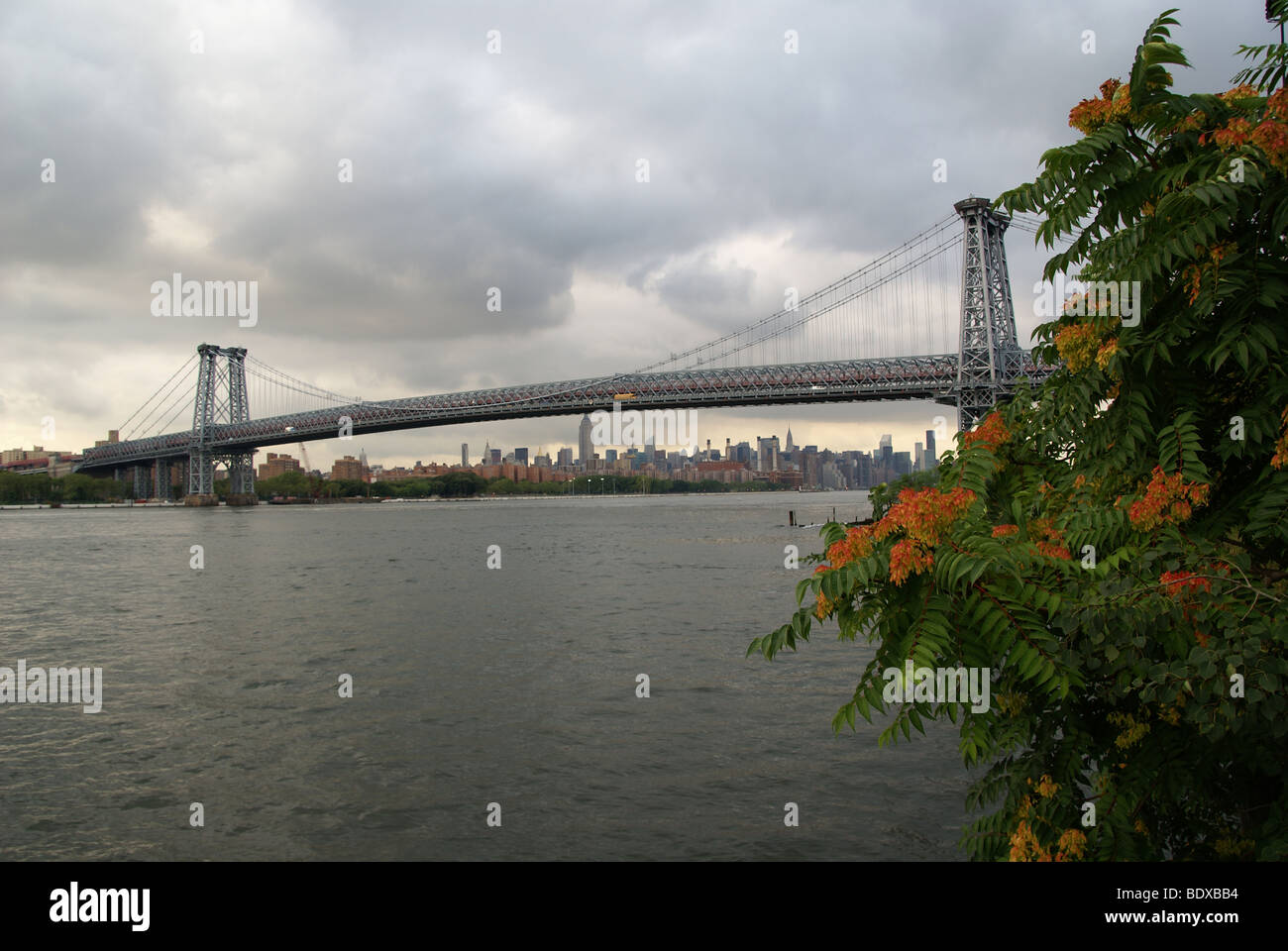 Williamsburg bridge connecting Brooklyn to Manhattan Stock Photo Alamy