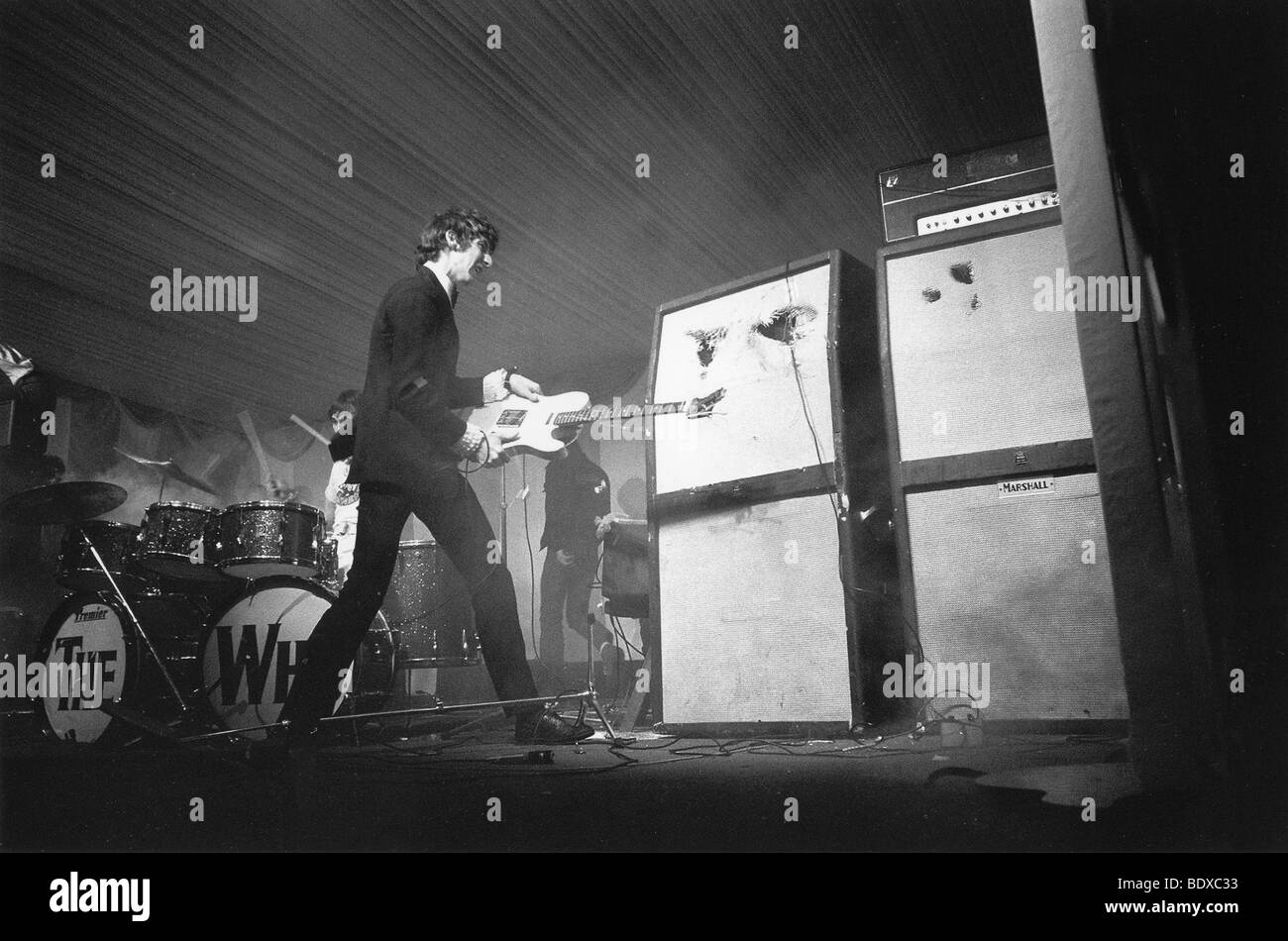 THE WHO - Pete Townshend smashes his guitar & amp at  Windsor Jazz & Blues Festival , Windsor Racecourse,  Saturday 30 July 1966 Stock Photo