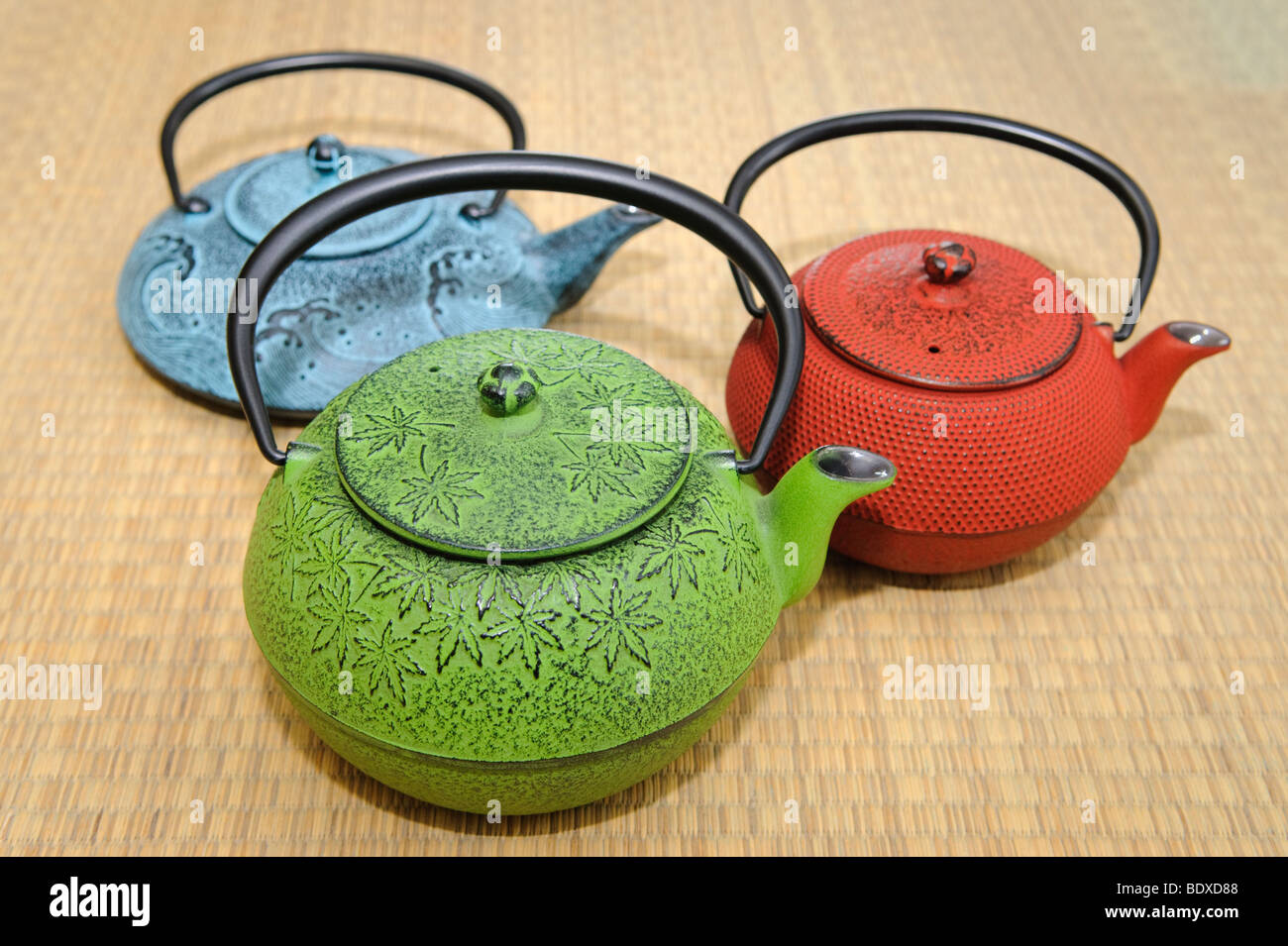 Kettles, Oigen "Nambu Tekki" ironware foundry, Esashi, Iwate Prefecture