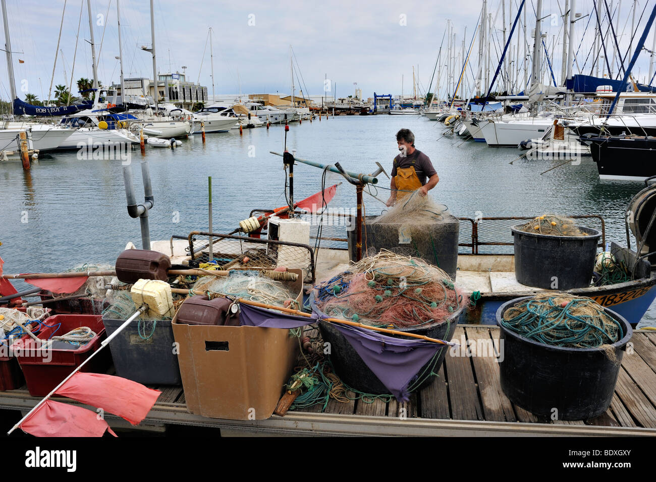 Canet-en-Roussillon, France, Fisherman Cleaning Fishing Nets, Outside Fish Market, Stall, Display, (near Perpignan) Stock Photo