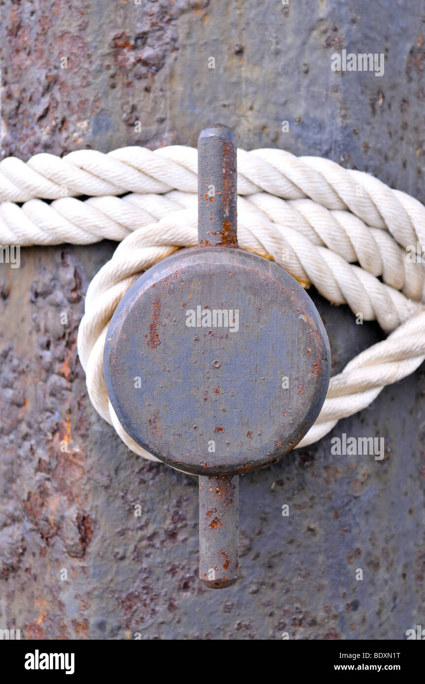 Rope on a rusty ship bollard Stock Photo