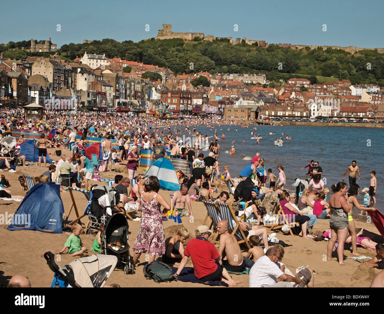 Crowded Beach At Scarborough's South Bay In High Summer Stock Photo - Alamy